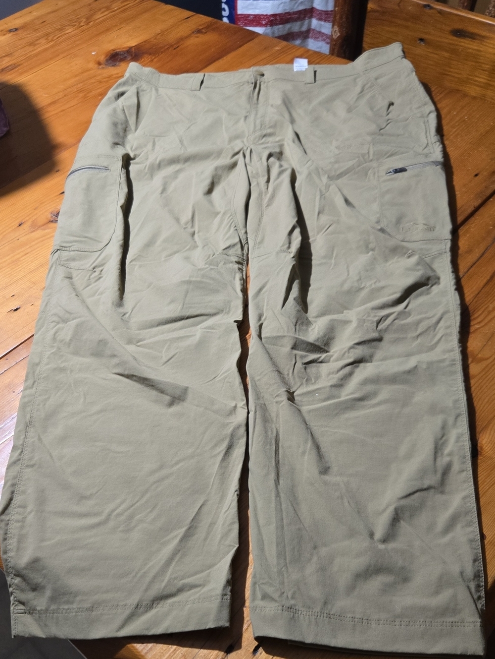 L.L. Bean Men's Cargo Pants in Khaki 40x30